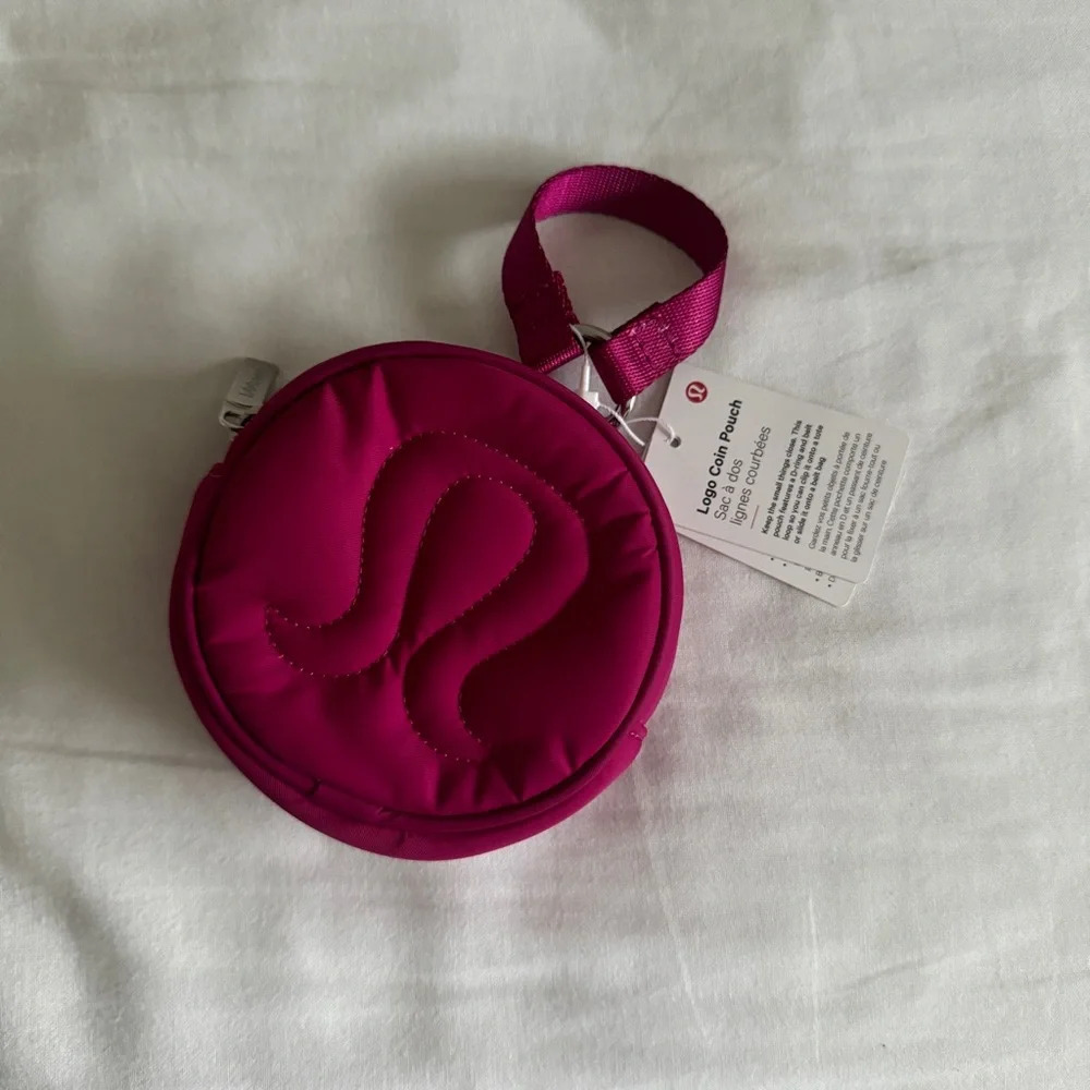 🆕🩷 Lululemon Logo Pouch Ripened Raspberry - Picture 3 of 6